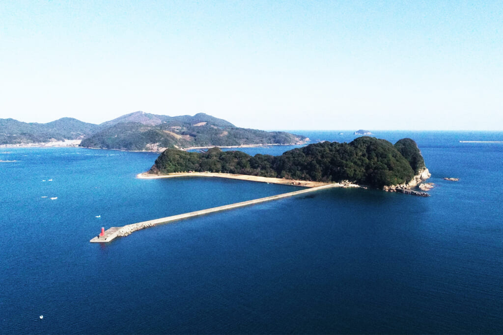 門川湾に浮かぶ乙島