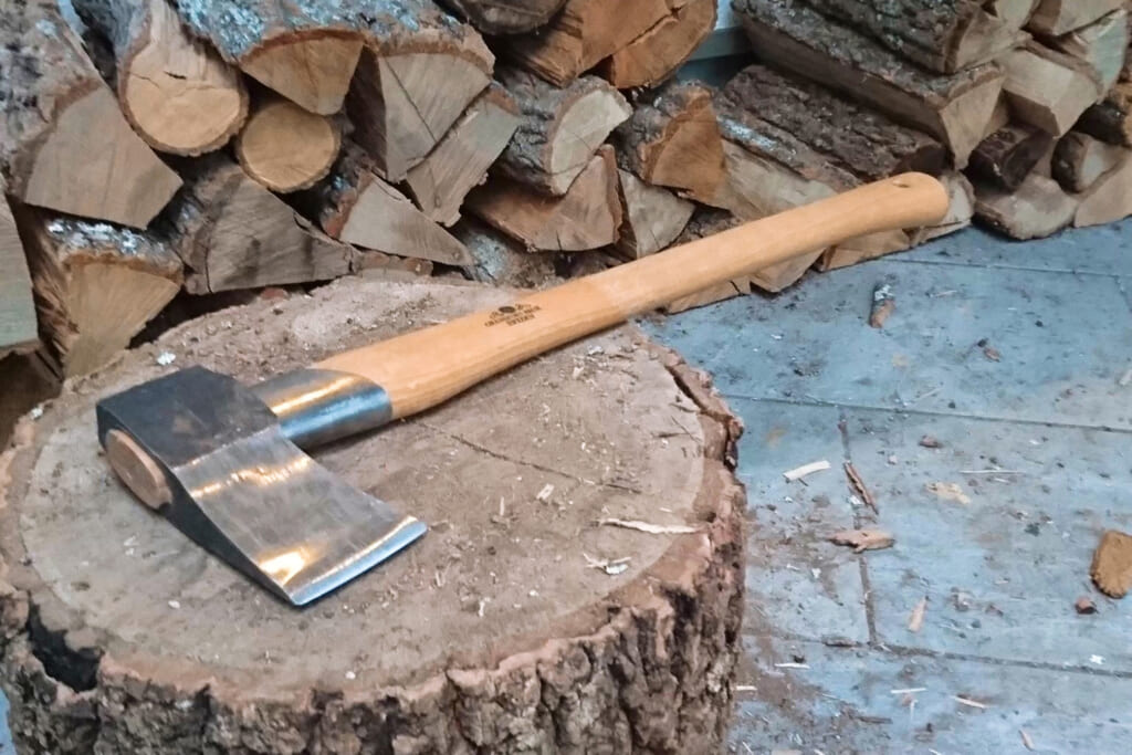 薪割り用の斧