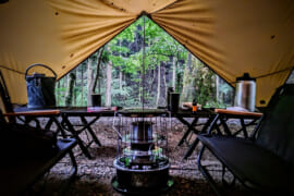 冬キャンプのテント