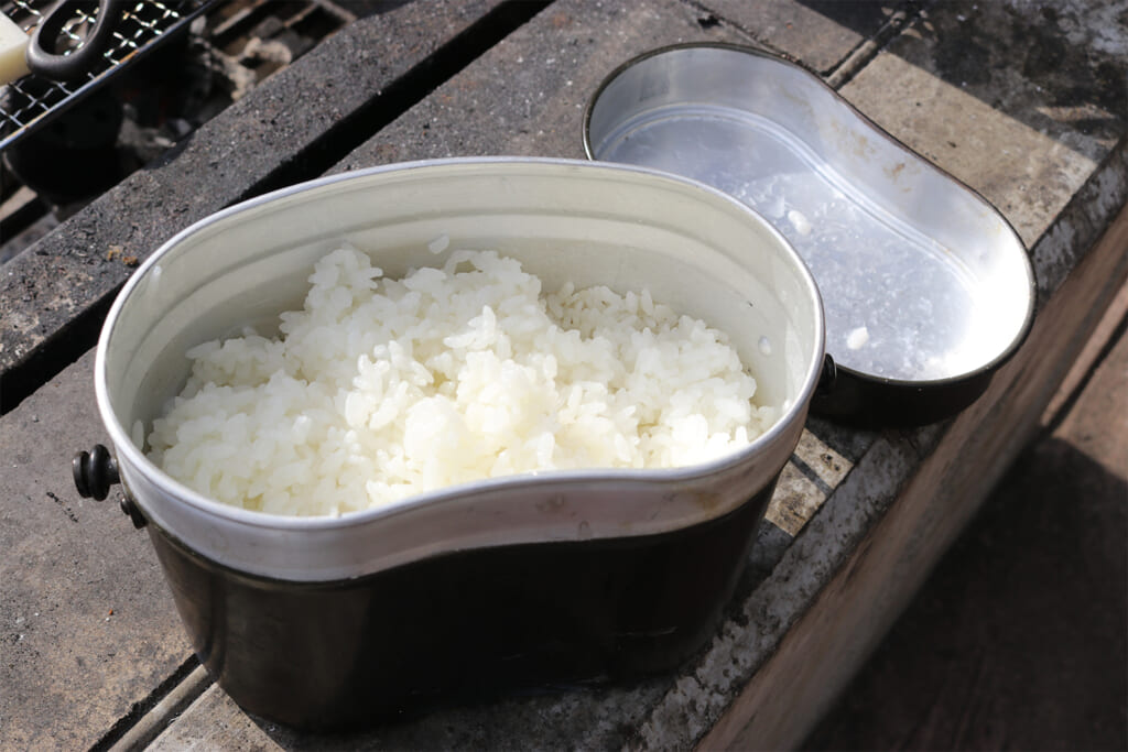 ふっくら炊き上がった飯盒ご飯