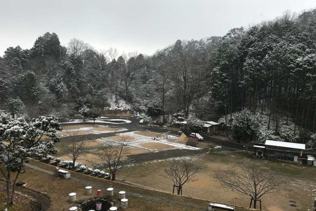 十二坊温泉ファミリーキャンプ場の全景