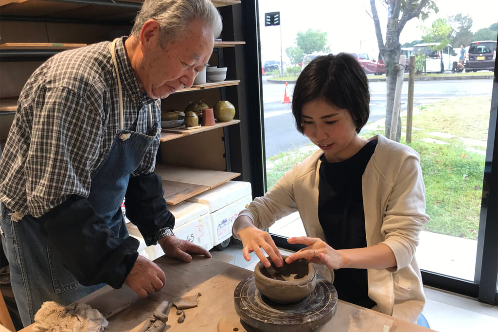 十二坊温泉ファミリーキャンプ場で陶芸体験