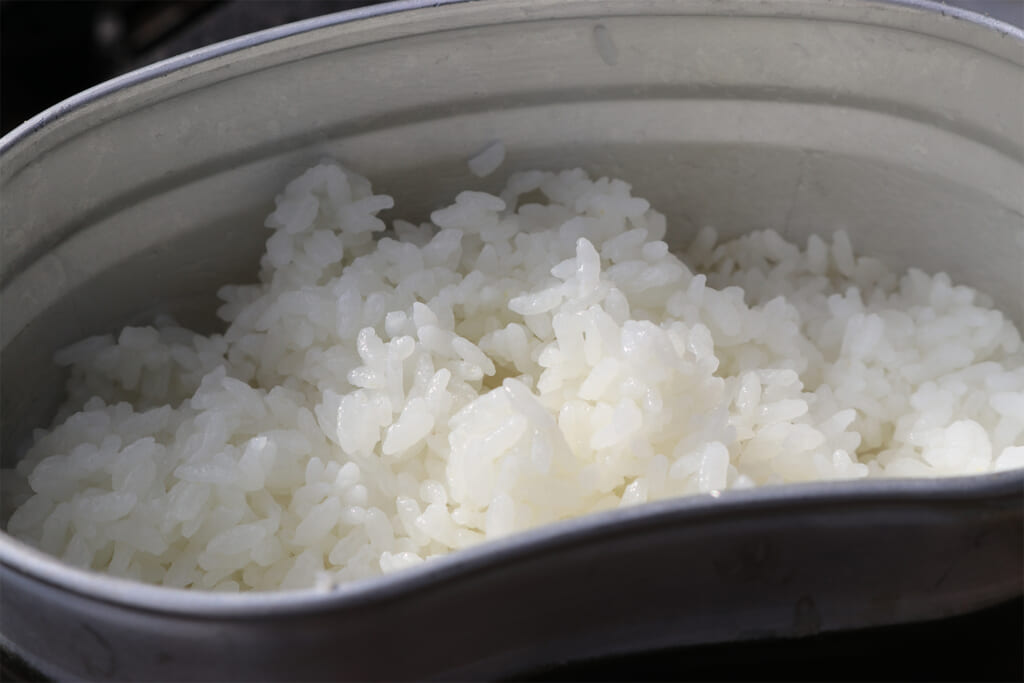 米粒がしっかり立った飯盒ご飯