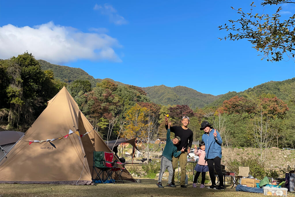 谷川岳を望むTHE FIVE RIVERS FINE GLAMPING SHIRASAWA