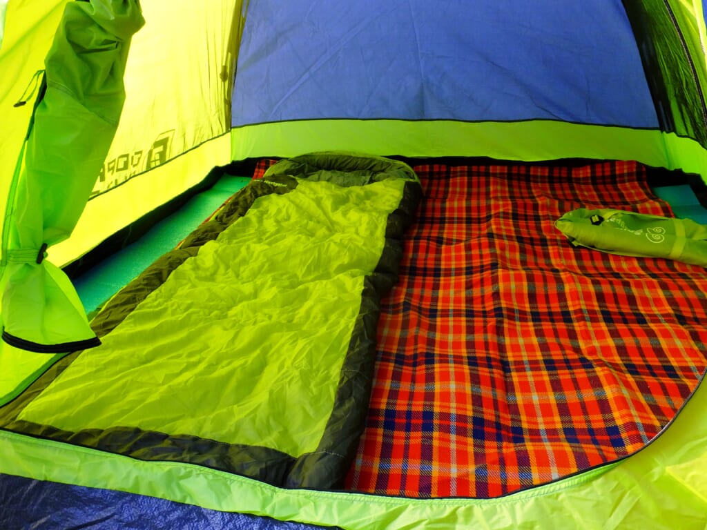 テント　キャンプ場