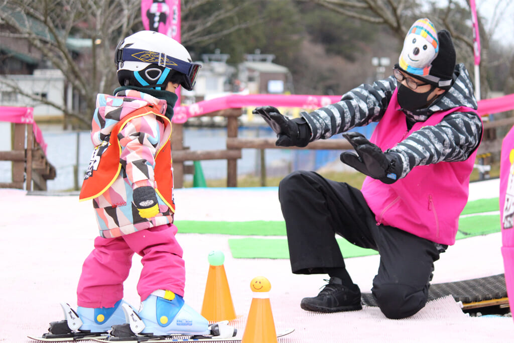 六甲山スノーパークの幼児向けスキースクール