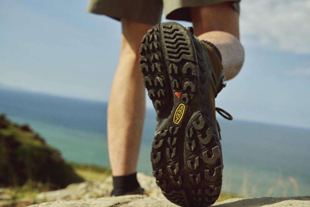 ハイキング　登山　ローカット　トレッキングシューズ　KEEN　NXIS EVO WP