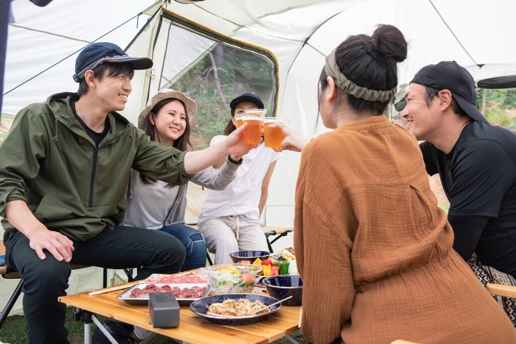 男女の出会いの場となるキャンプ