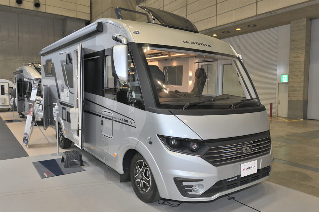 ADRIA SONIC SUPREME 700 SLのフロントスタイル