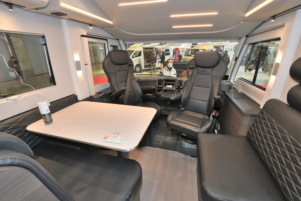 ADRIA SONIC SUPREME 700 SLの居住空間