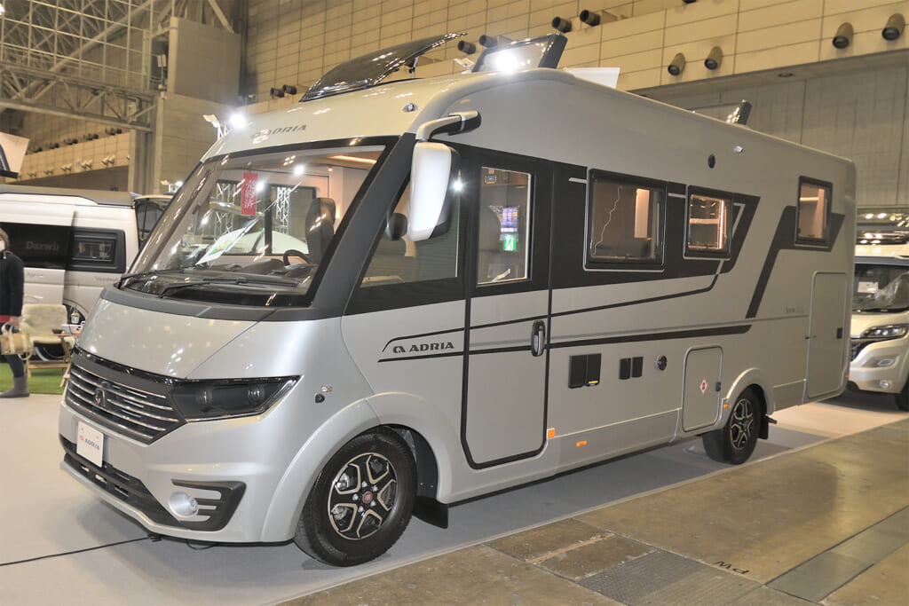 ADRIA SONIC SUPREME 700 SLのフロントスタイル