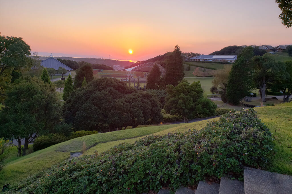 ウェルネスパーク五色オートキャンプ場から見える夕陽