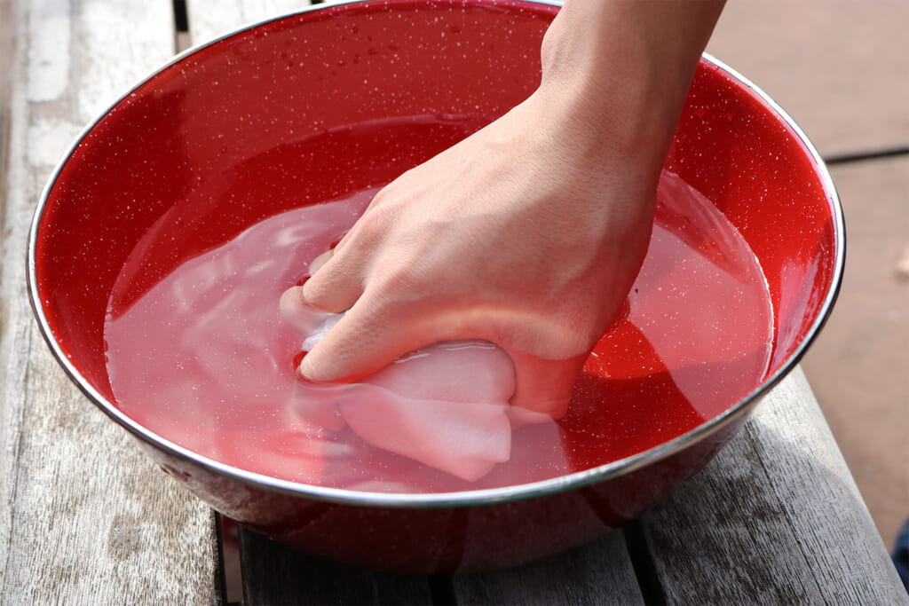 アルミホイルで包んで水に浸したじゃがいも