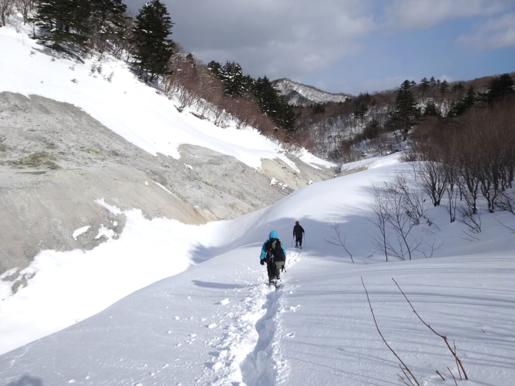 スノーシューで野湯へ