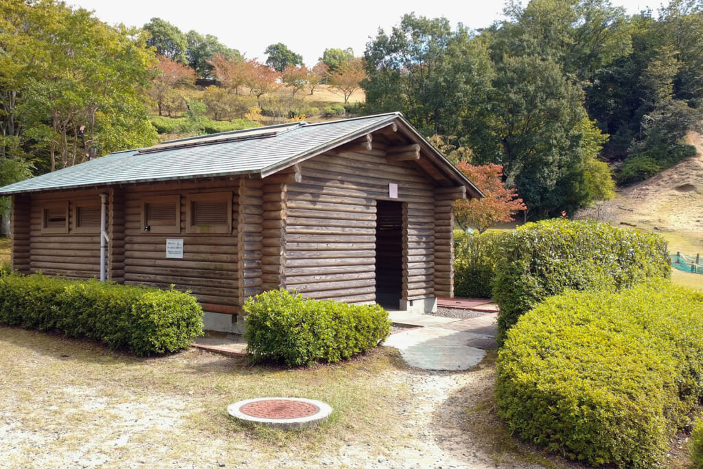 広島市森林公園のデイキャンプ場のトイレ