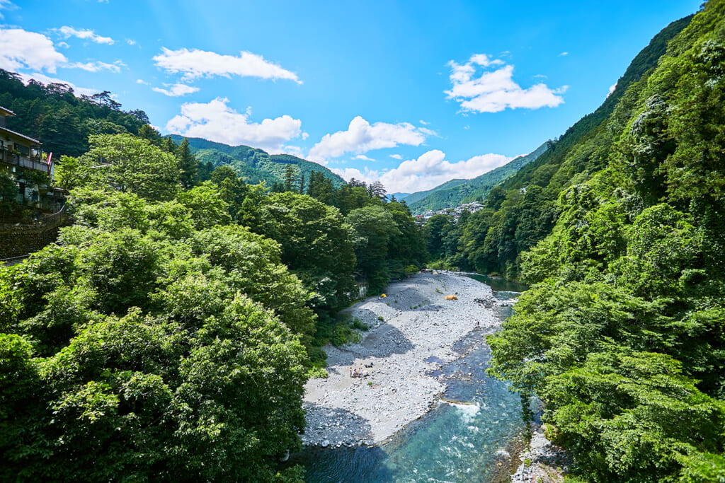 多摩川上流の河川敷を利用した氷川キャンプ場