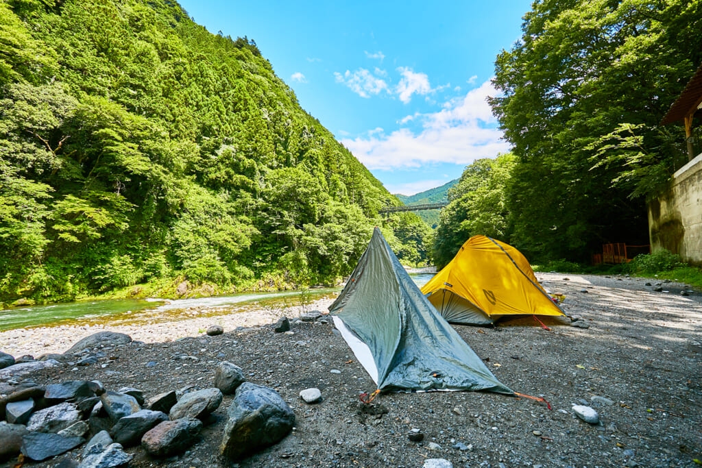 氷川キャンプ場の河原のテントサイト