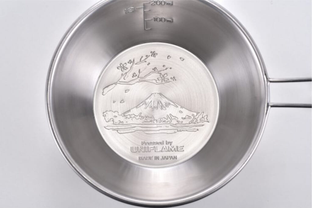 富士桜シェラカップ300に刻印された桜と富士山
