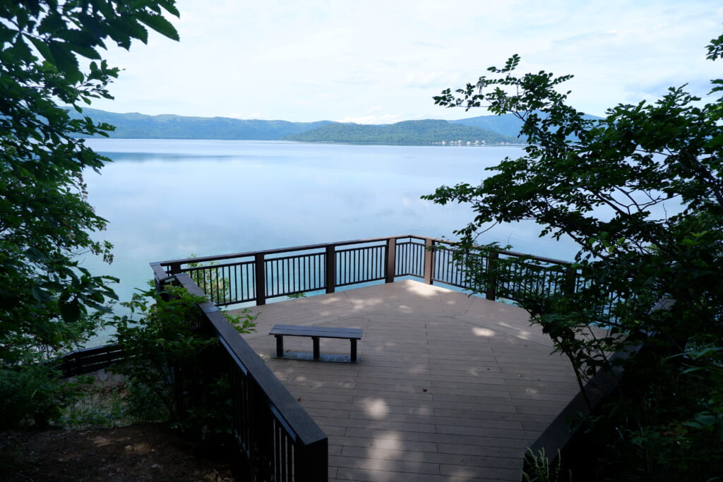 屈斜路湖を一望する和琴半島展望台