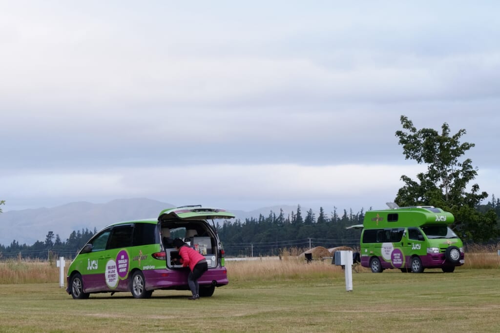 ニュージーランドキャンプ場で見かけたレンタルキャンピングカー