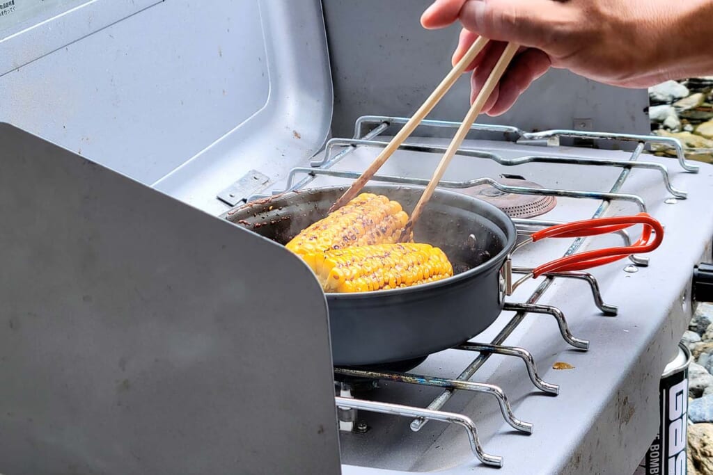 ツーバーナーで焼きとおもろこし