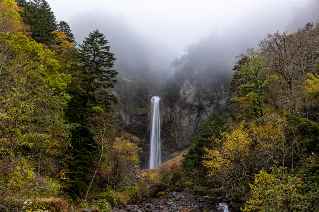 日本の滝百選の平湯大滝