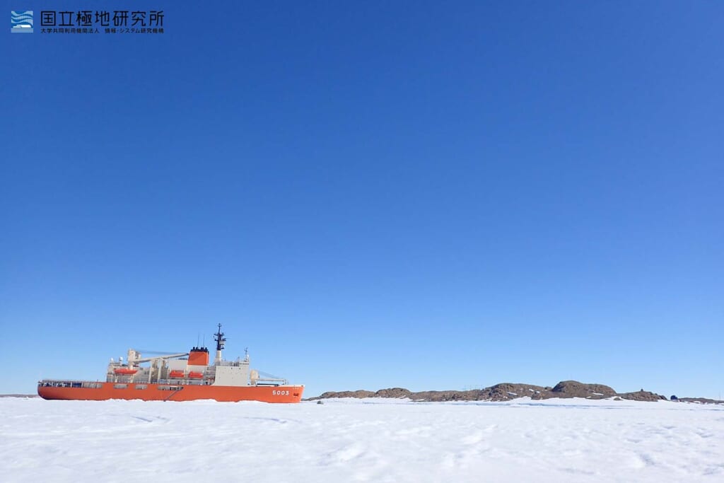 南極観測船のしらせ
