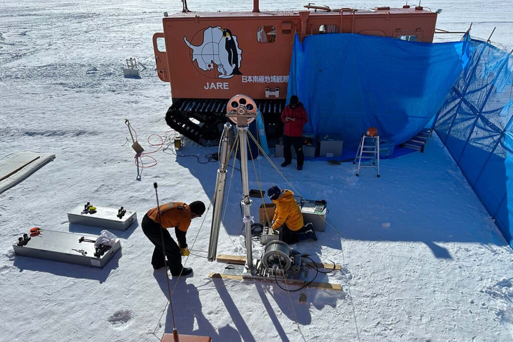 南極観測隊の調査観測作業