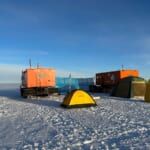 南極大陸の内陸部でのテント暮らし