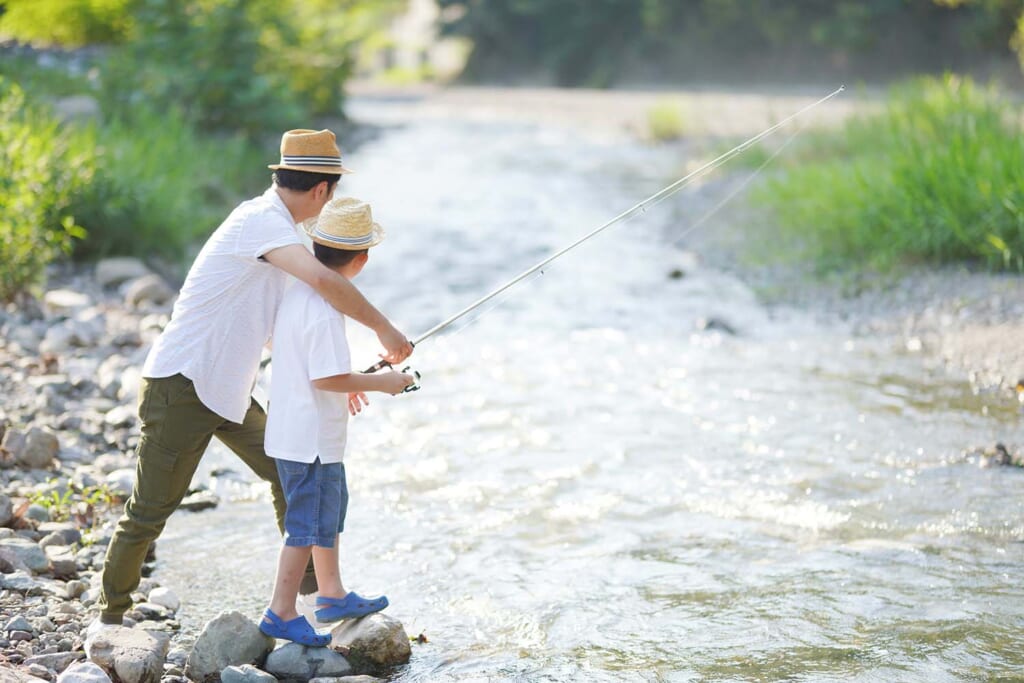 親子で川釣り