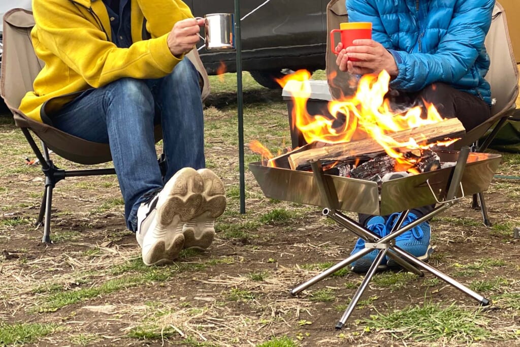 キャンプで焚き火