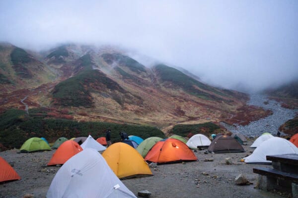 登山途中のテント泊