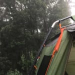 雨に濡れたテント