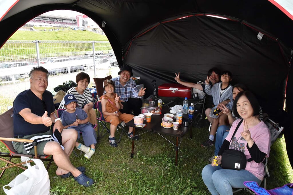 富士24時間レースを観戦するキャンパー