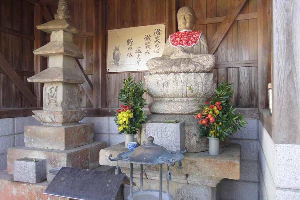 熊野古道の沿道に点在する石仏や祠
