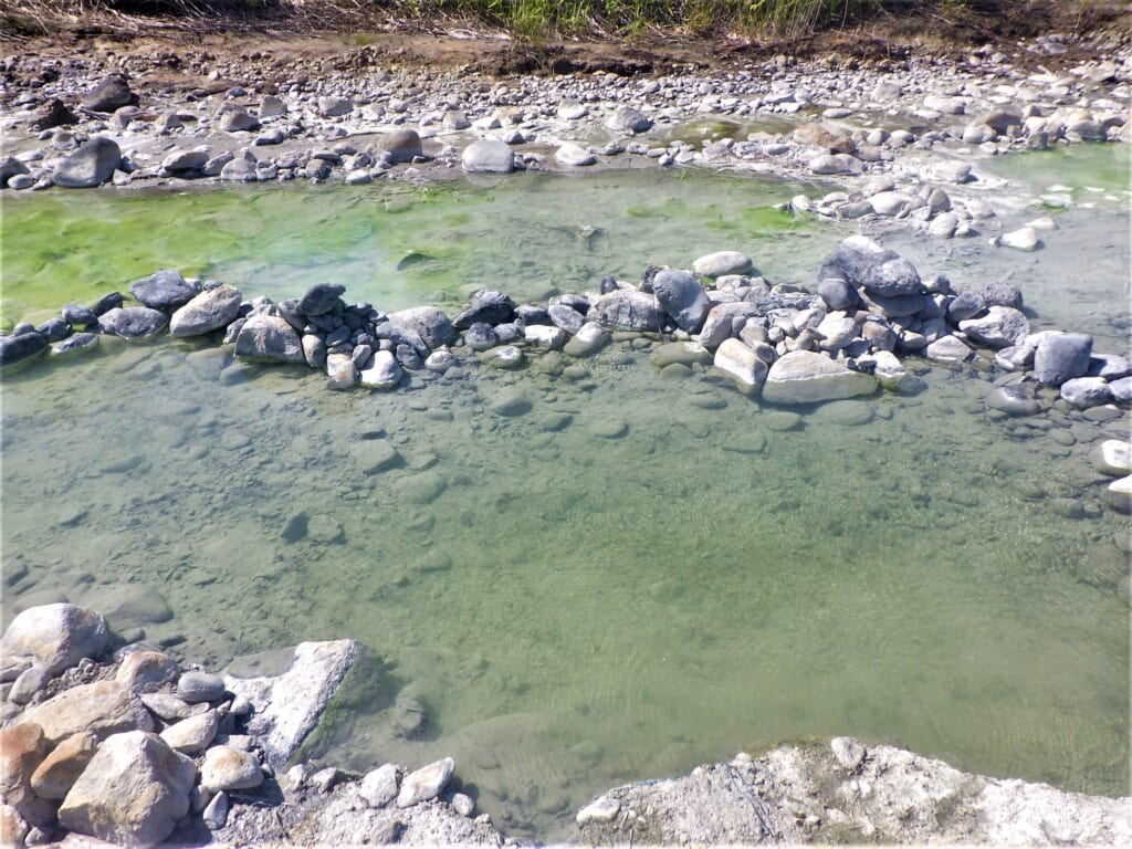 鳴子温泉駅前の野湯