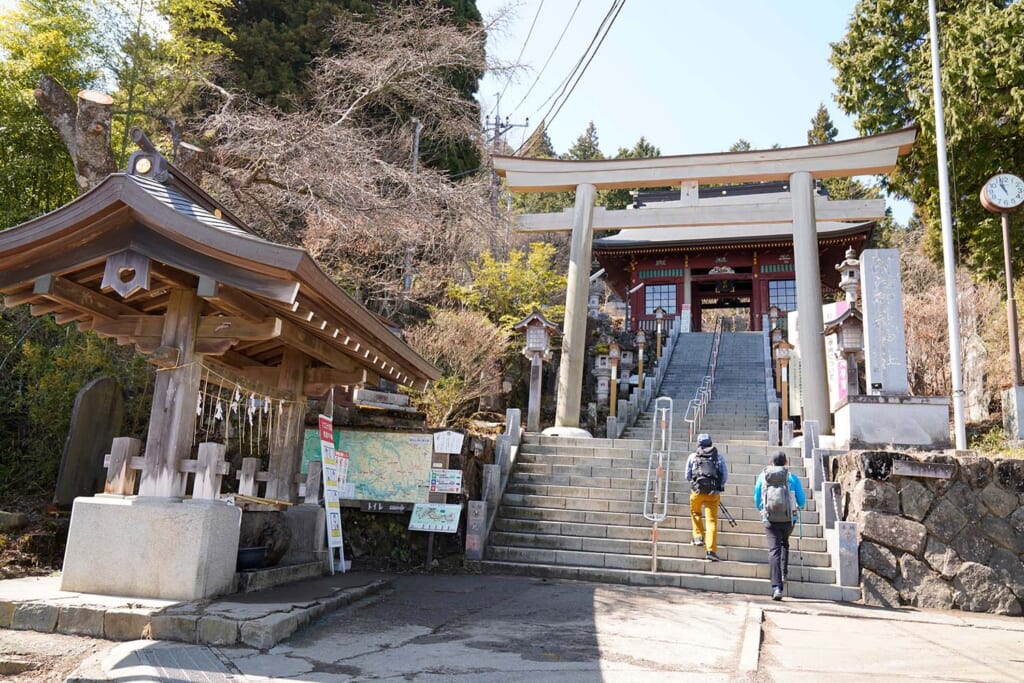 御岳山山頂の武蔵御嶽神社