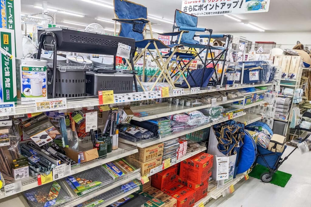 PBブランドのキャンプ用品売り場