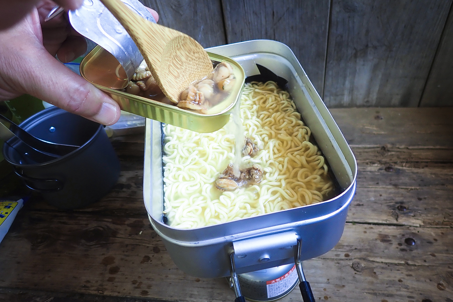 100円ショップの食材で作った「ホタテと小エビ入り海の幸レモン塩ラーメン」