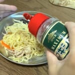 【画像】アウトドア最強スパイスを判定！　マキシマムvsほりにし「どっちの調味料ショー」をやってみた 〜 画像1