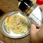 【画像】アウトドア最強スパイスを判定！　マキシマムvsほりにし「どっちの調味料ショー」をやってみた 〜 画像1