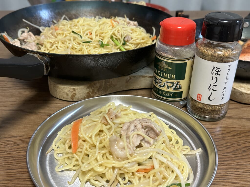 塩焼きそばでスパイス対決