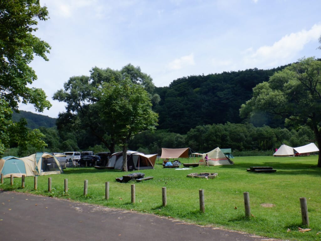秋田県の法体園地キャンプ場のテントサイト