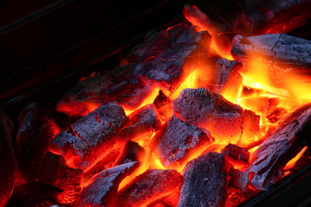 木炭の熾き火