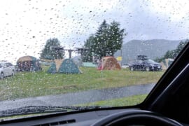 雨天のキャンプ場