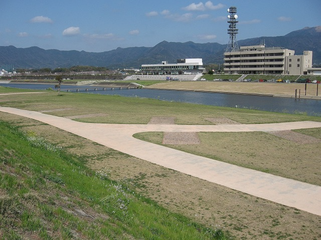 河原に広がる直方オートキャンプ場