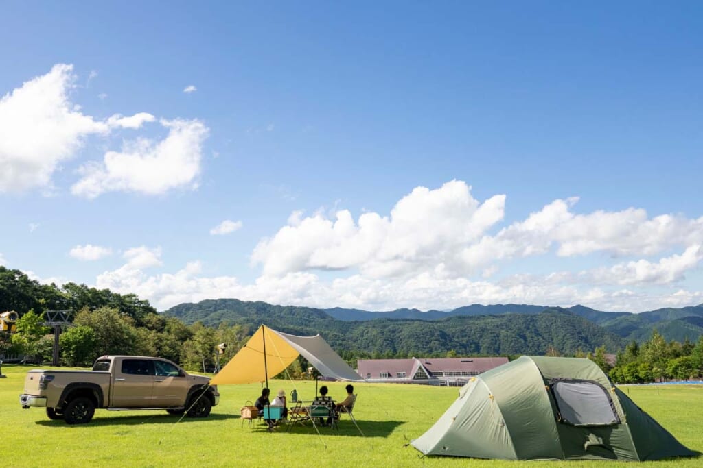 HUNTER MOUNTAIN CAMPING PARKの広々とした区画サイト