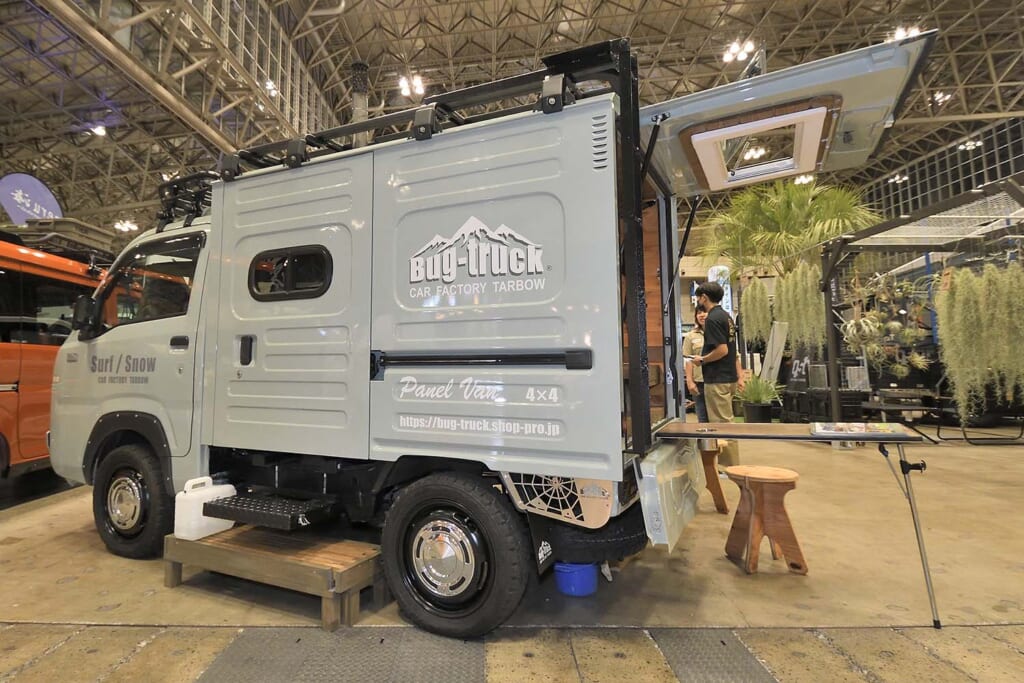 BUGTRUCK PANELVAN R-faceのリヤスタイル