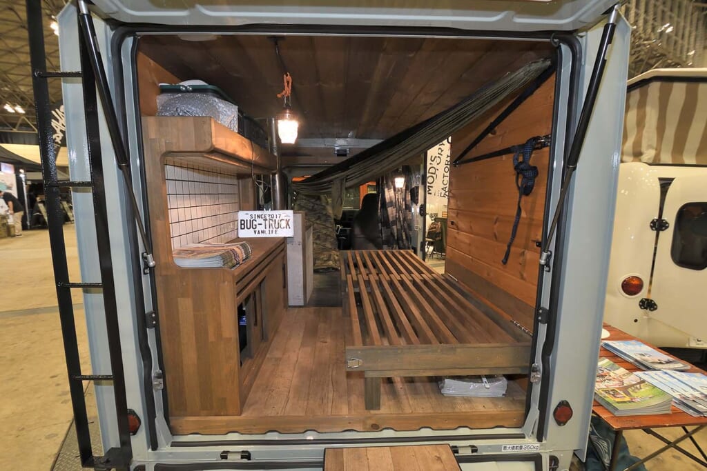 車内レイアウトをアレンジできるBUGTRUCK PANELVAN R-face