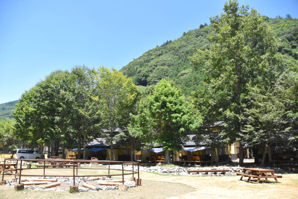 山梨県のグランピング「ミューの森」